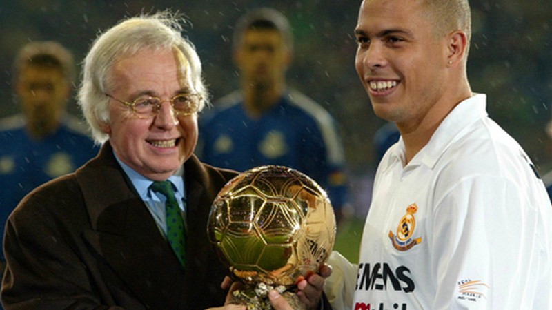 Quả bóng vàng 2002 thuộc về người ngoài hành tinh Ronaldo