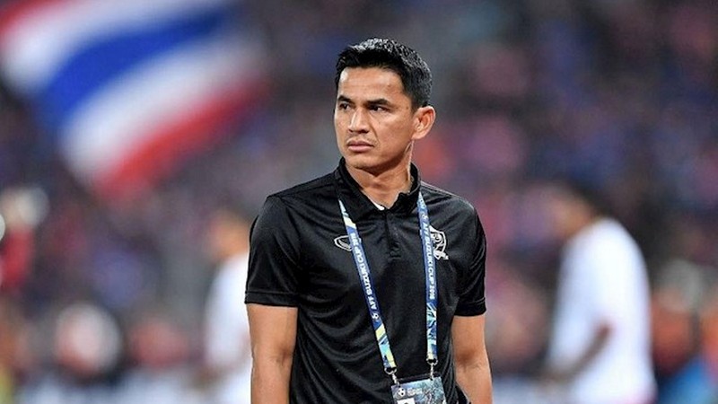 Kiatisuk là trưởng đoàn bóng đá Thái Lan