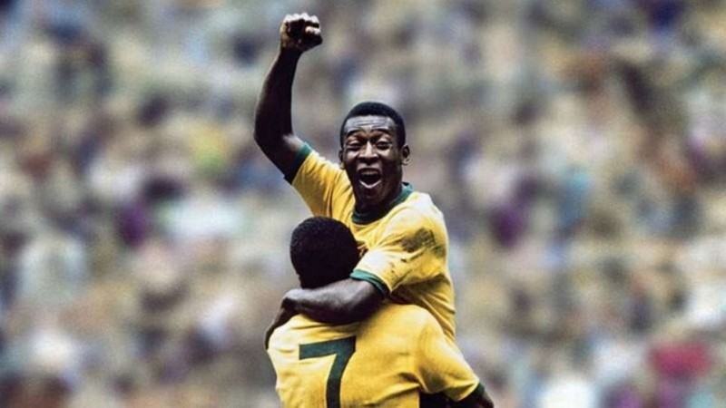 Pelé là vua bóng đá, là cầu thủ hàng đầu của lịch sử