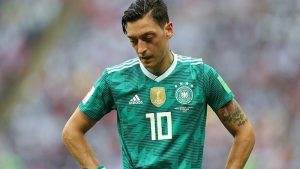 Cầu thủ Mesut Ozil - Thiên tài sinh nhầm thời và sự bất công trong bóng đá